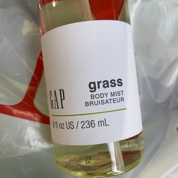 💚 Gap Grass Body Spray 8 oz - Picture 3 of 3